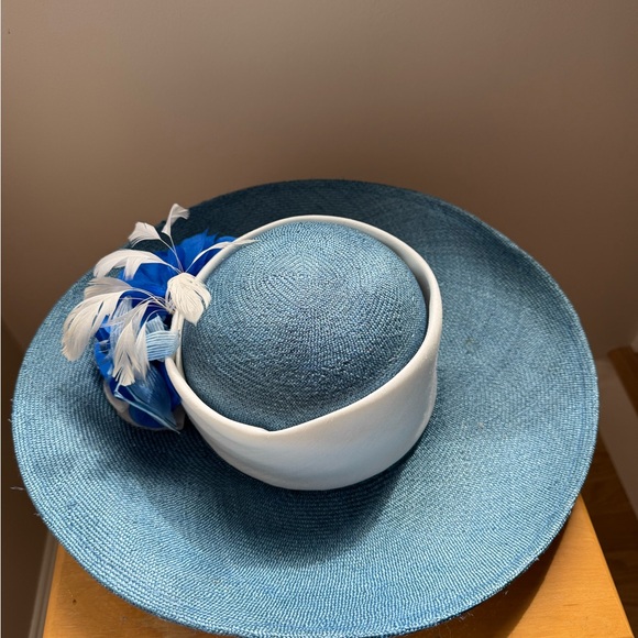 Elegant Blue Women\'s Hat with Floral Accents main image 4